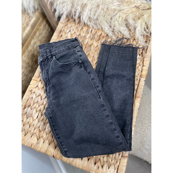GAP Washed Black Girlfriend Jeans Size 2 Mid Rise Raw Hem Denim - Picture 1 of 7